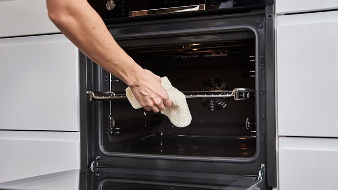 How to clean an electric oven? - BonPrix Électroménagers