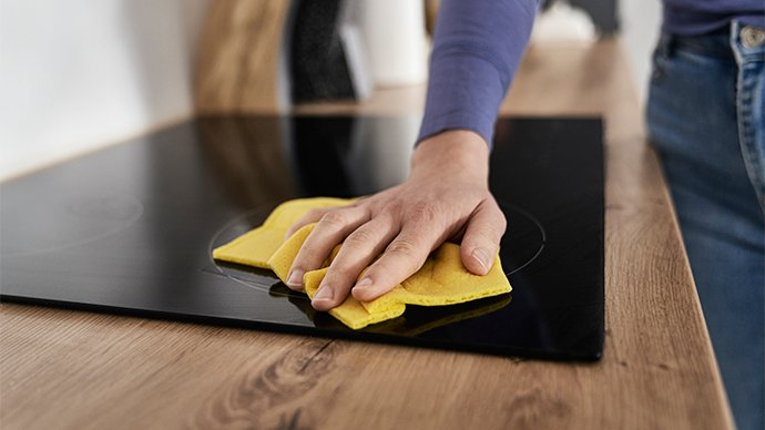 How to clean the ceramic cooktop stove to make it shiny - BonPrix Électroménagers