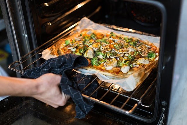 How to Efficiently Use a Convection Microwave for Baking and Cooking