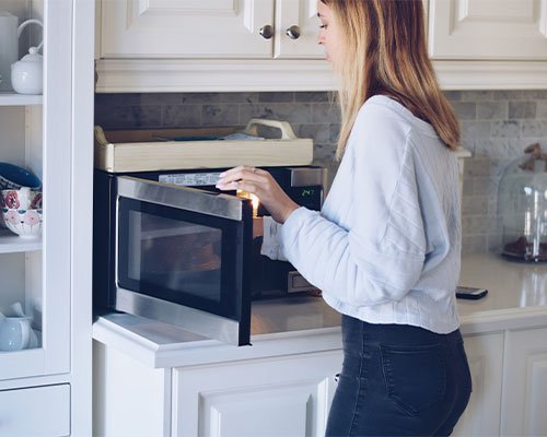 HOW TO USE THE MICROWAVE CORRECTLY? - BonPrix Électroménagers
