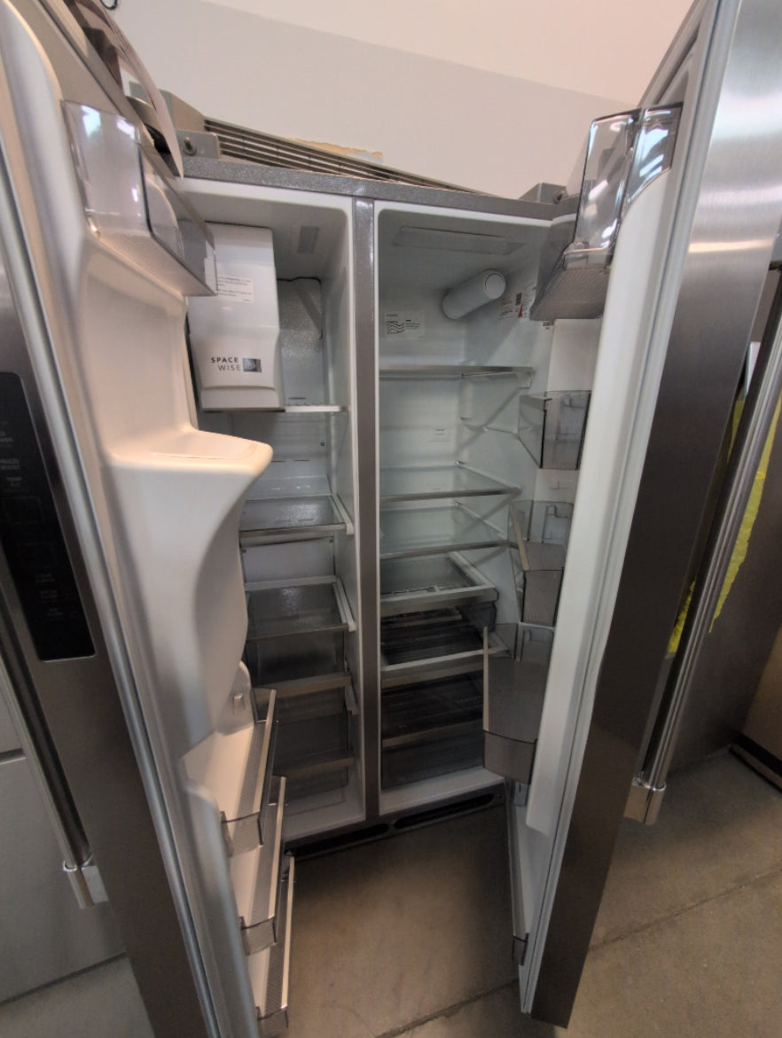 PRSC2222AF - REFRIGERATORS - Frigidaire Professional - Side by side - Stainless Steel - Open Box - BonPrix Électroménagers