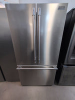 PRFG2383AF - RÉFRIGÉRATEURS - Frigidaire Professional - Trois portes avec porte à deux battants - Acier inoxydable - Boîte Ouverte