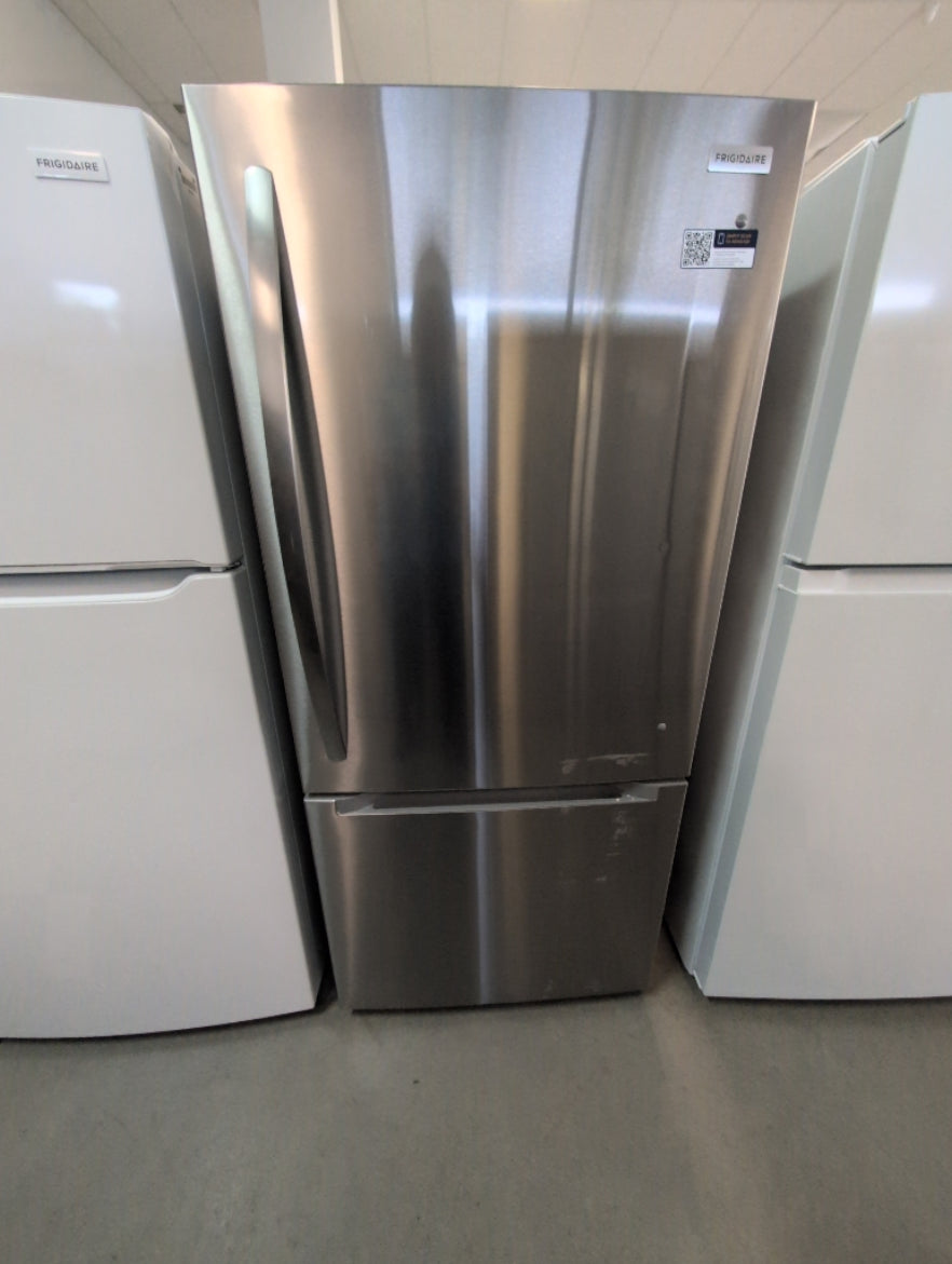 FRBE1925AF - REFRIGERATORS - Frigidaire - Bottom Freezer - Stainless Steel - Open Box
