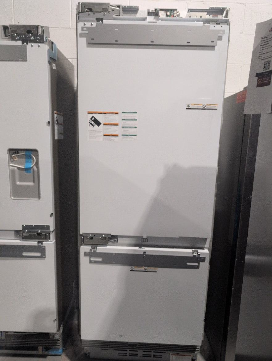 RS3084WLUK1 - REFRIGERATORS - Fisher & Paykel - Bottom Freezer - Panel Ready - Open Box