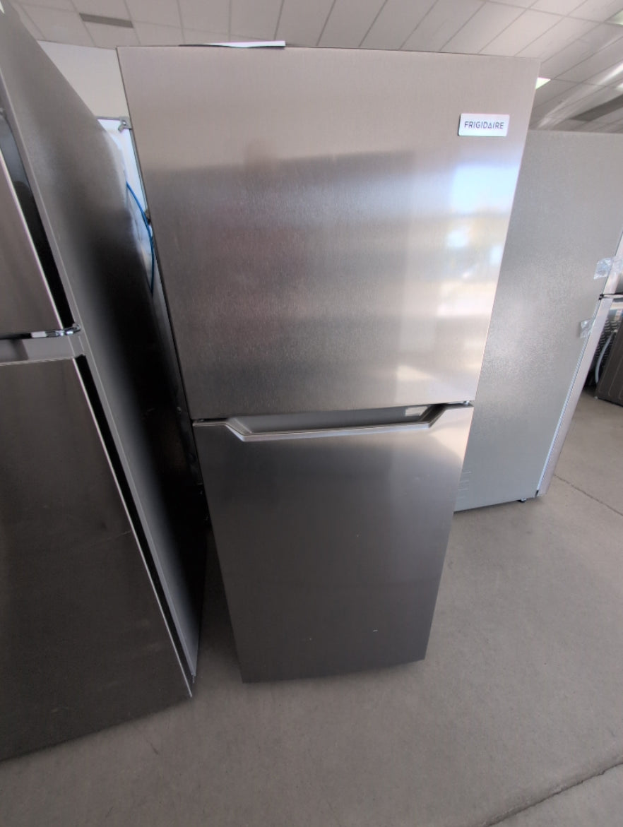 FFET1022UV - REFRIGERATORS - Frigidaire - Top Freezer - Stainless Steel - Open Box