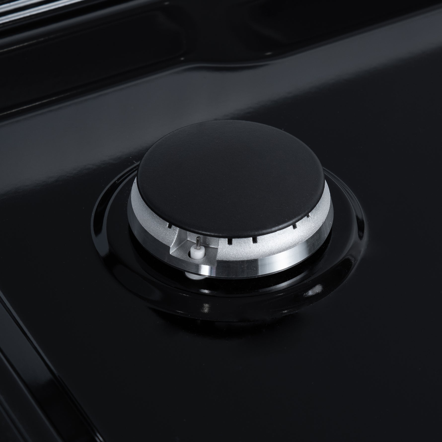Valente 48" Gas Cooktop in White, 8 Sealed burners, 94,000 BUT Output, 2 Antique Brass Dual-Ring Burners, Continuous Cast Iron Grates