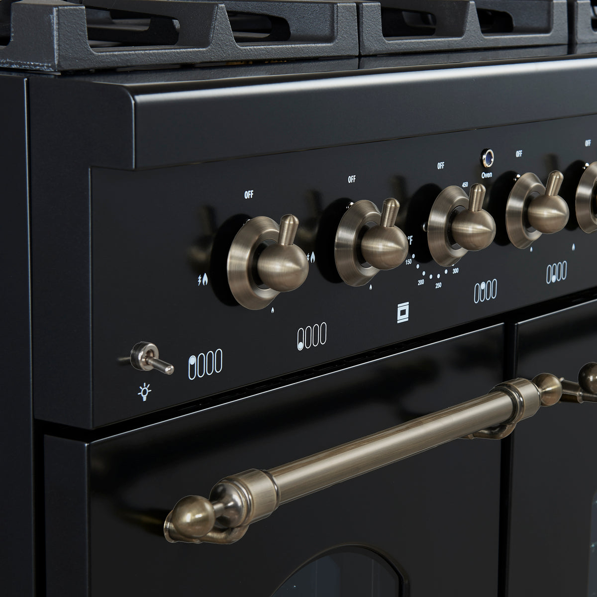Forno Antico Cuisinière à Gaz Autonome de 48 Pouces, Noir, Design en Laiton Antique, 8 Brûleurs, Plaque de Cuisson, Fours Doubles, Énergétiquement Efficace