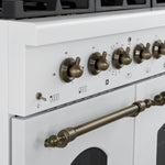Forno Antico Cuisinière à Gaz Autonome de 48 Pouces, Blanche, Design en Laiton Antique, 8 Brûleurs, Plaque de Cuisson, Fours Doubles, Énergétiquement Efficace