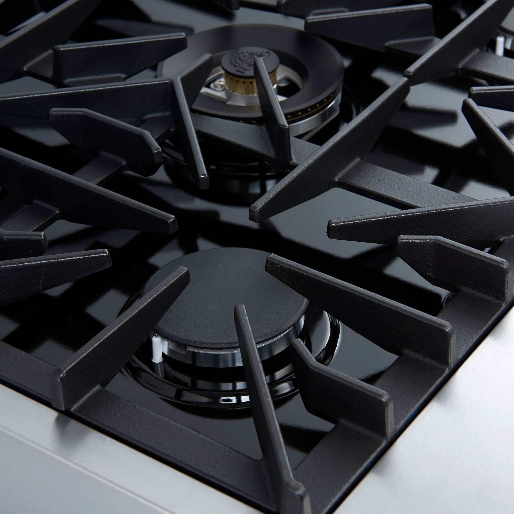 Giovanni 30-inch Gas Range Black & Antique Brass Design, 5 Burners 67,000 BTU, 4.32 cu.ft. Convection Oven - BonPrix Électroménagers