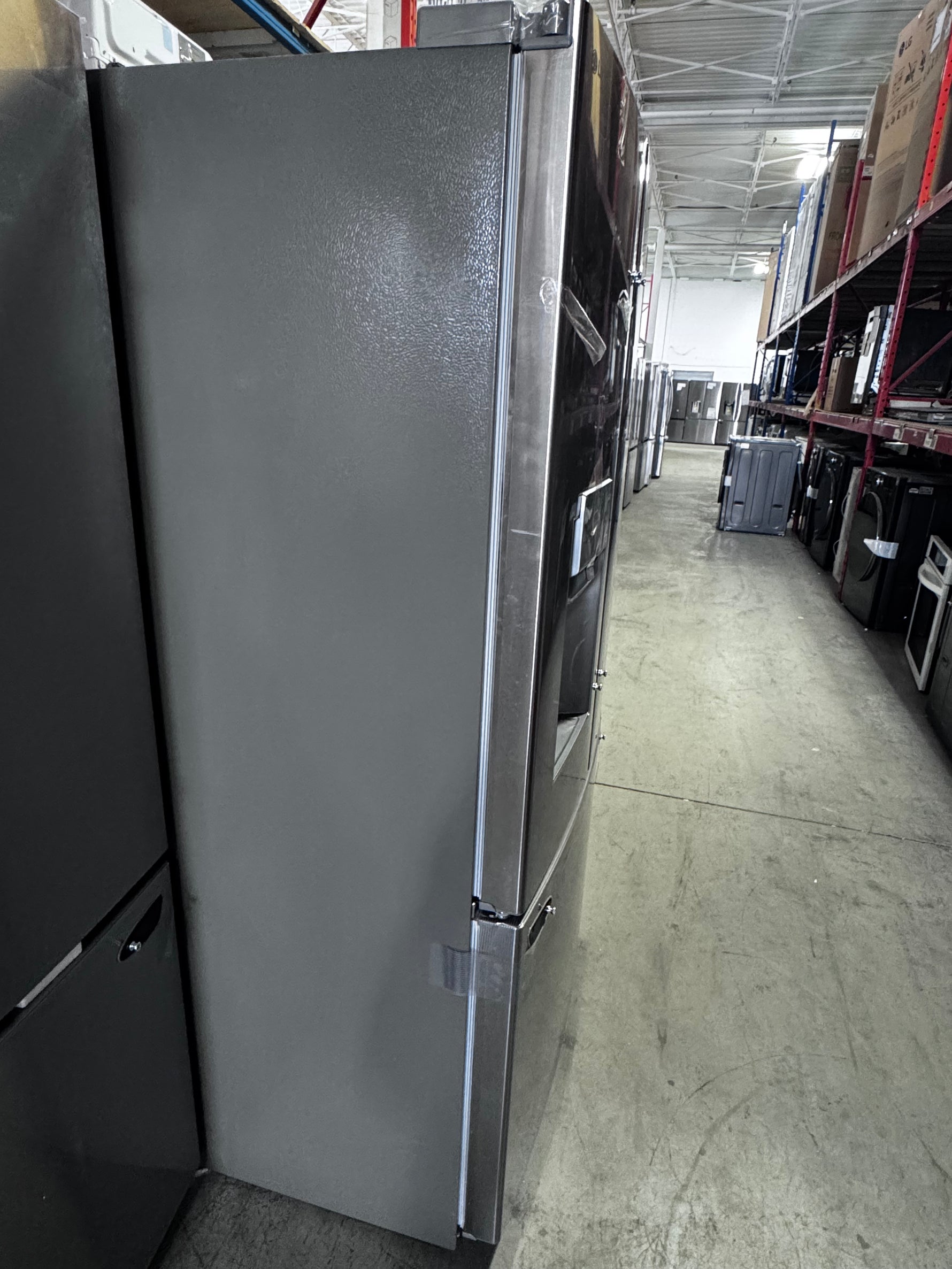 LRFS28XBS - REFRIGERATORS - LG - French 3-Door - Stainless Steel - Open Box - BonPrix Électroménagers