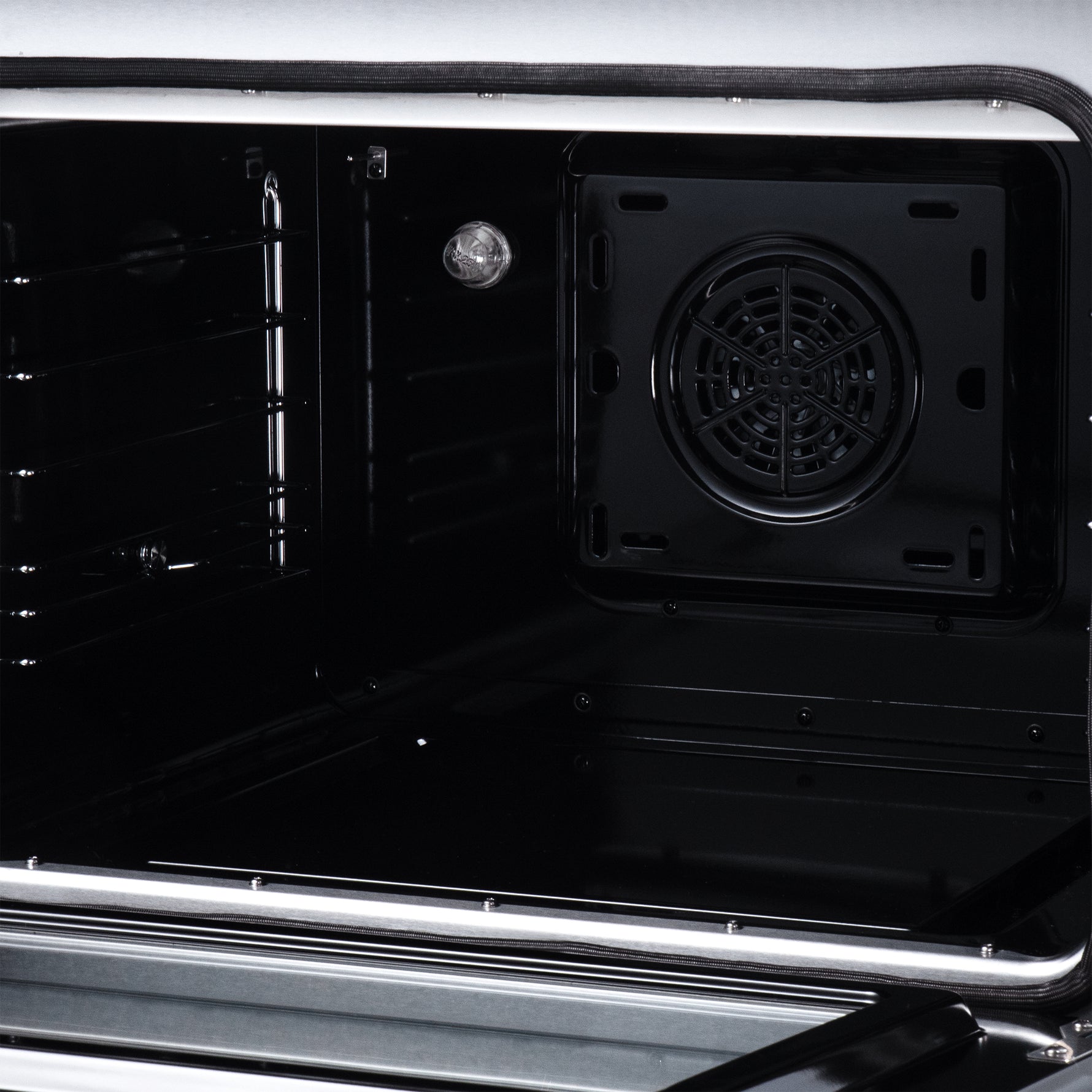 Torino 30 Inch Induction Range, 8,800W cooktop, 4.32 cf. True Convection Oven, Air Fry, Air Sous Vide, Smudge Resistant, White