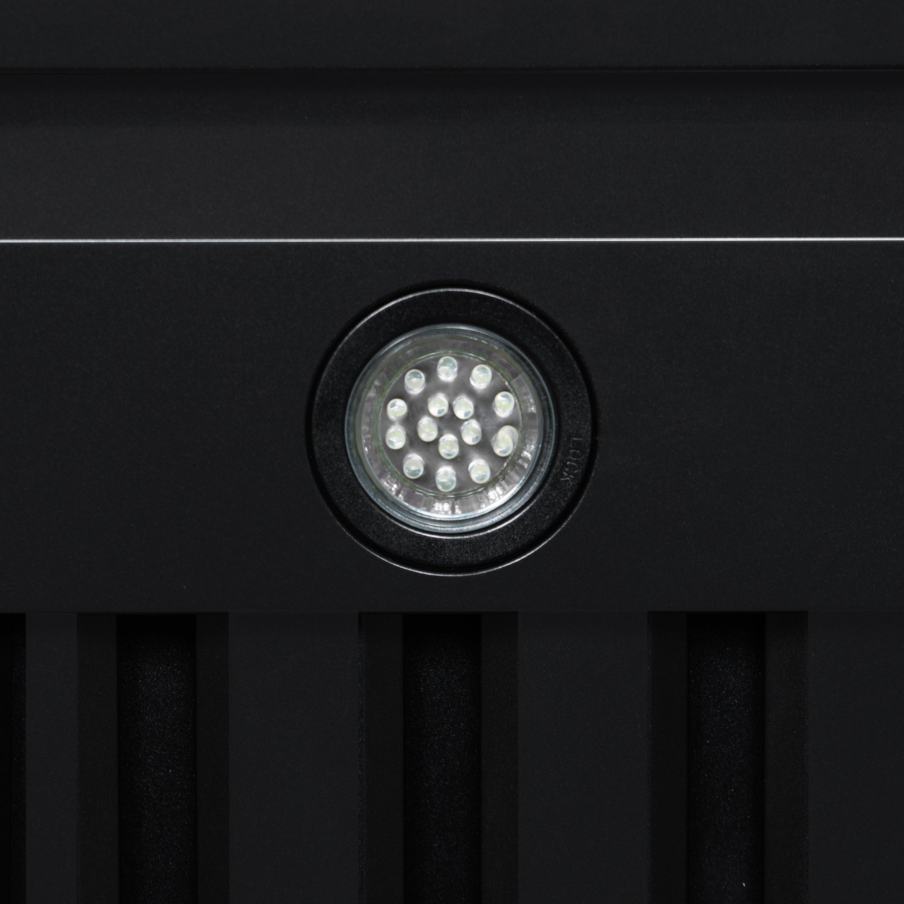 Valente 36" Range Hood in Black with 427 CFM, 3 speeds, Dishwasher safe Baffle filters, LED Lights and Remote Control