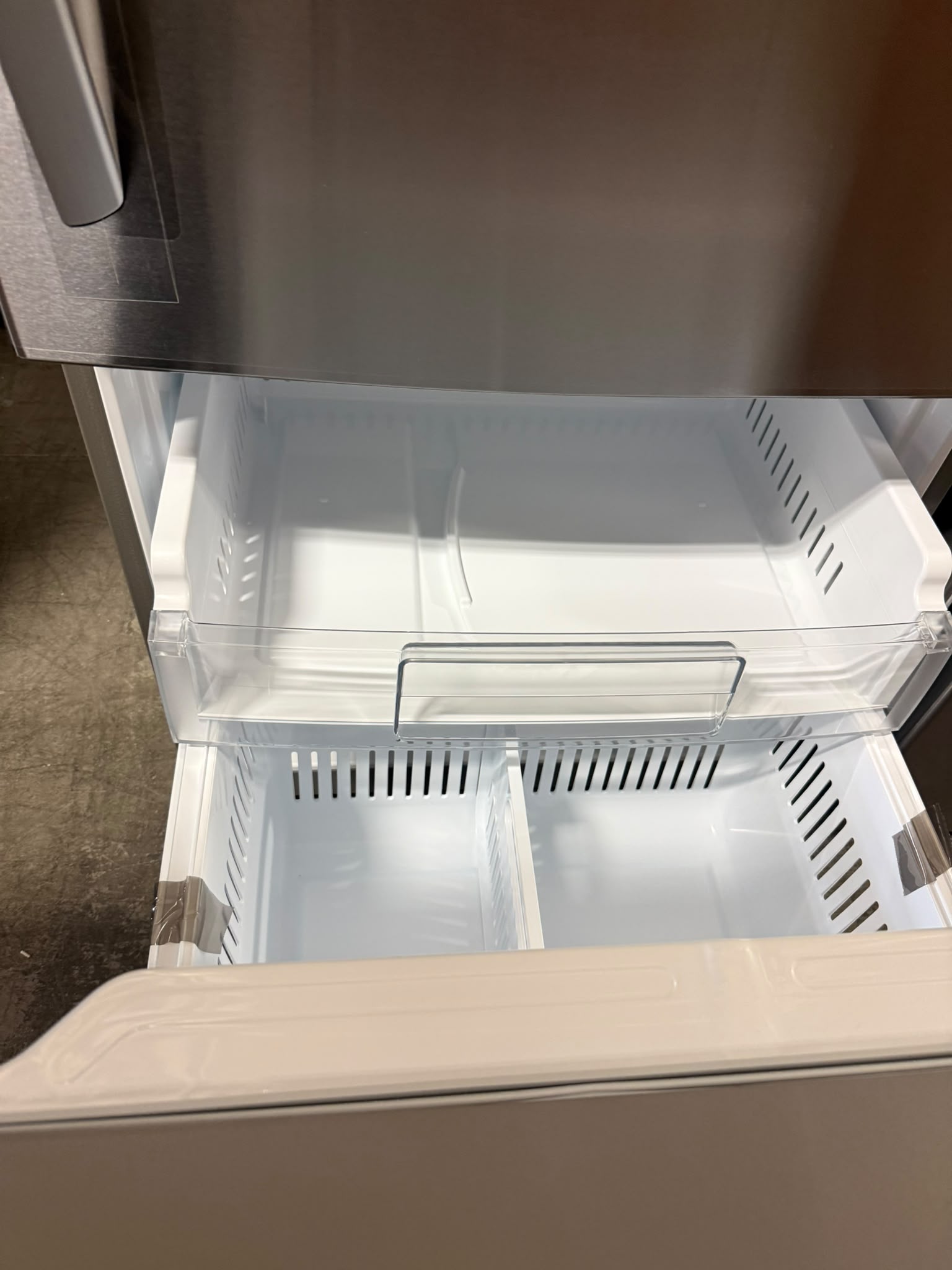 LRDNS2200S - REFRIGERATORS - LG - Bottom Freezer - Stainless Steel - Open Box