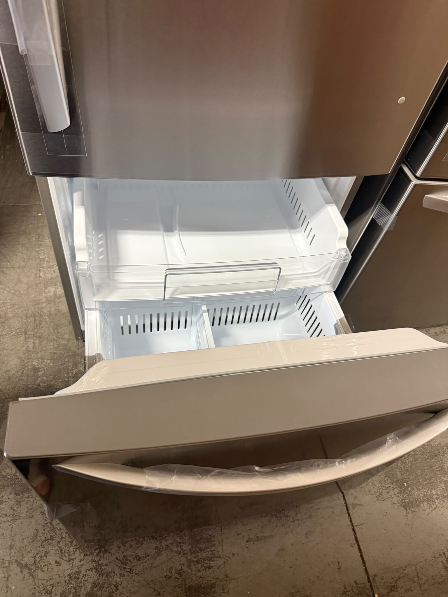 LRDNS2200S - REFRIGERATORS - LG - Bottom Freezer - Stainless Steel - Open Box