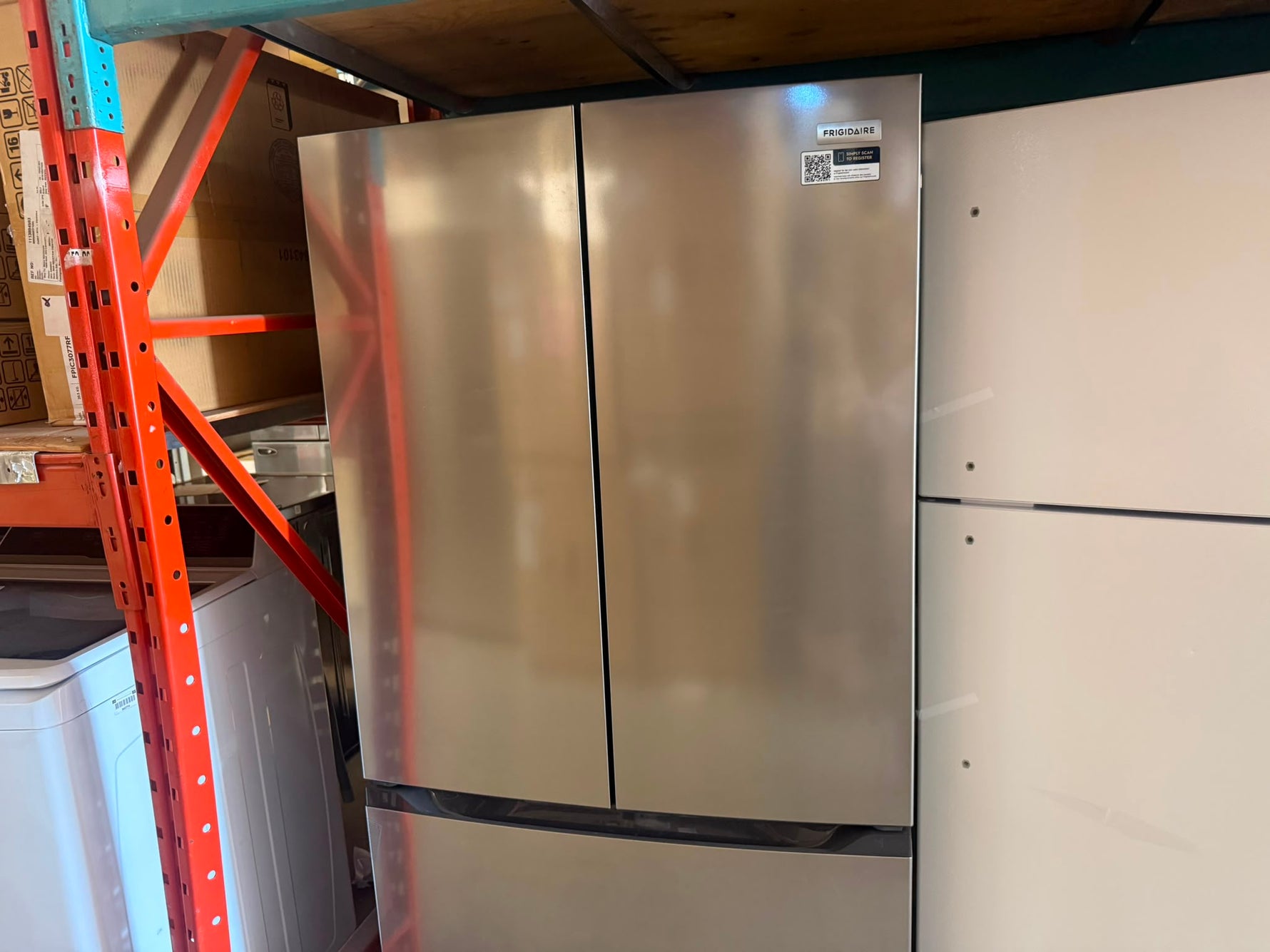 FRFG2011AV - RÉFRIGÉRATEURS - Frigidaire - Trois portes avec porte à deux battants - Acier inoxydable - Boîte Ouverte