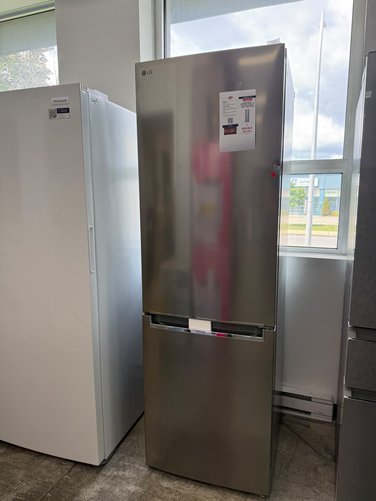 LBNC12231V - REFRIGERATORS - LG - Bottom Freezer - Silver - Open Box