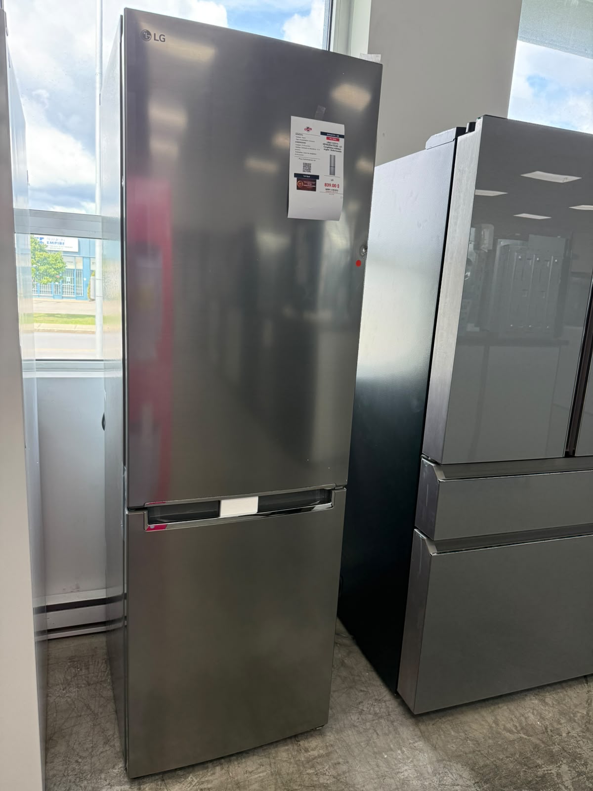 LBNC12231V - REFRIGERATORS - LG - Bottom Freezer - Silver - Open Box