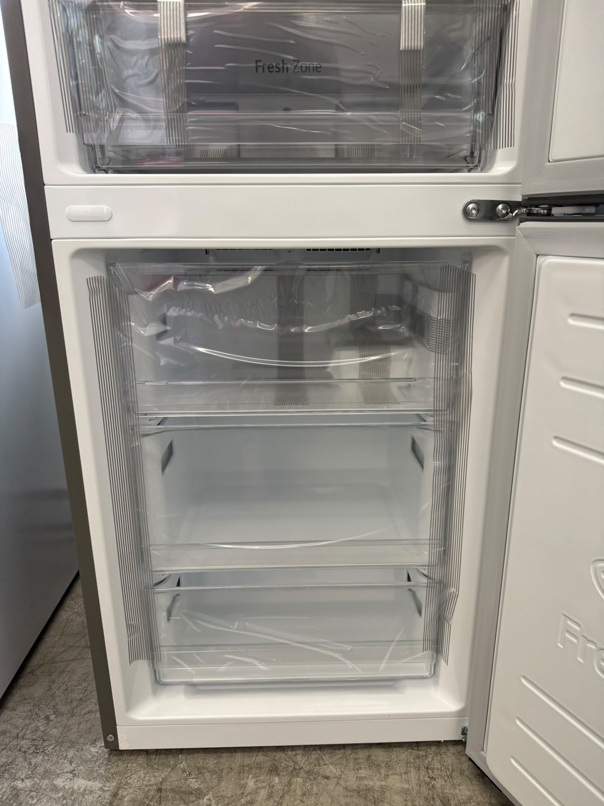 LBNC12231V - REFRIGERATORS - LG - Bottom Freezer - Silver - Open Box