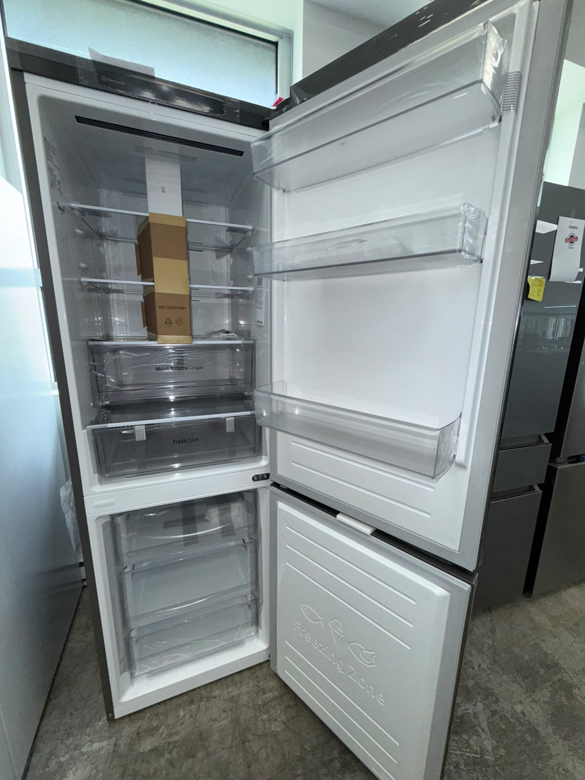 LBNC12231V - REFRIGERATORS - LG - Bottom Freezer - Silver - Open Box