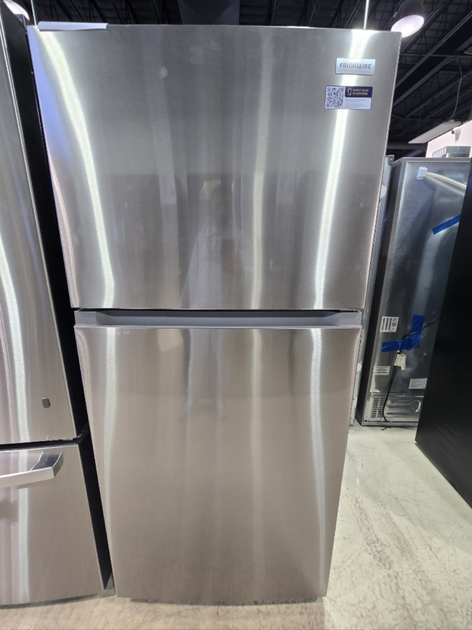 FRTE2246AS - REFRIGERATORS - Frigidaire - Top Freezer - Stainless Steel - Open Box