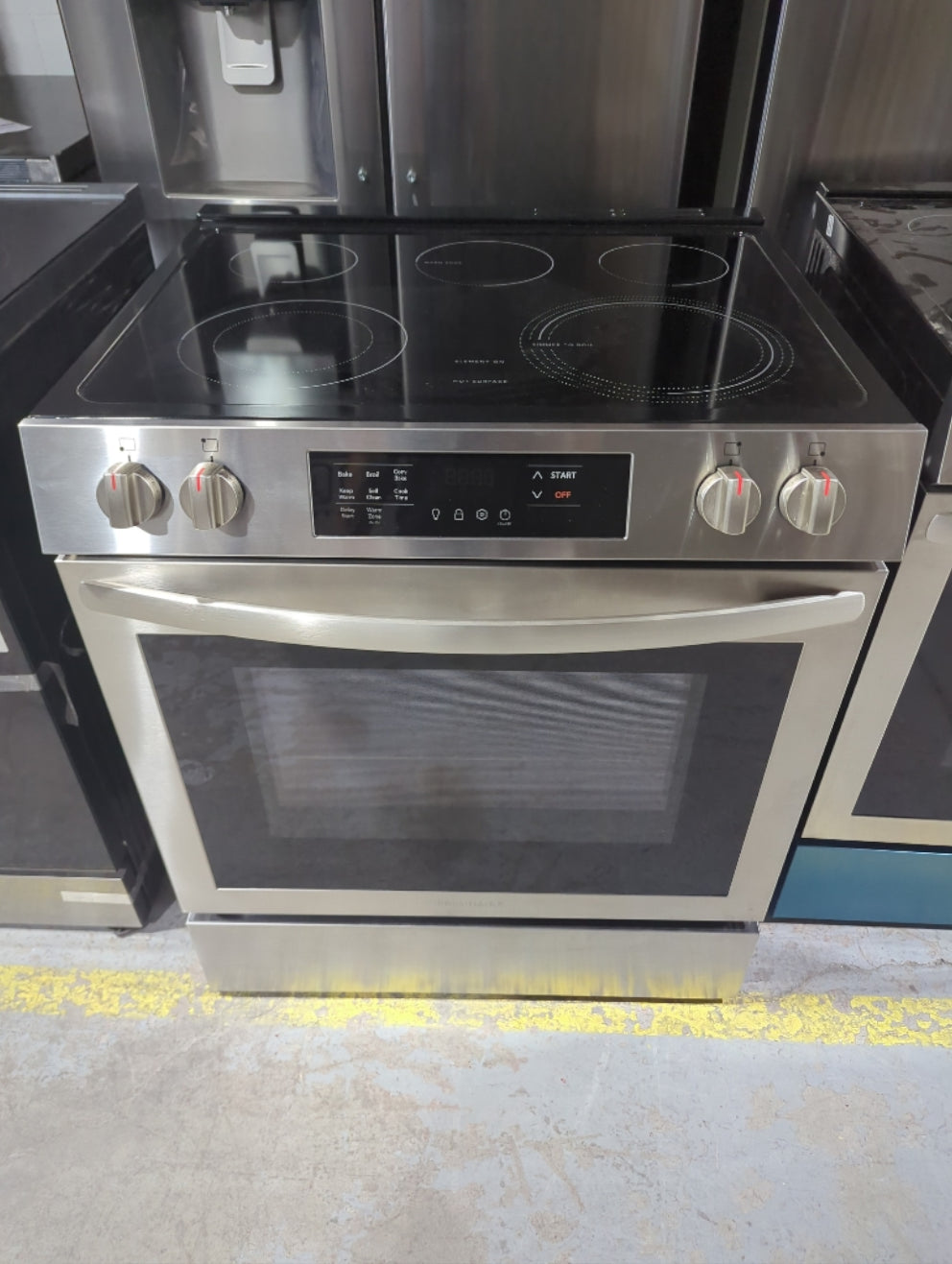 FCFE308CAS - CUISINIÈRES - Frigidaire - Électrique - Acier inoxydable - Boîte Ouverte