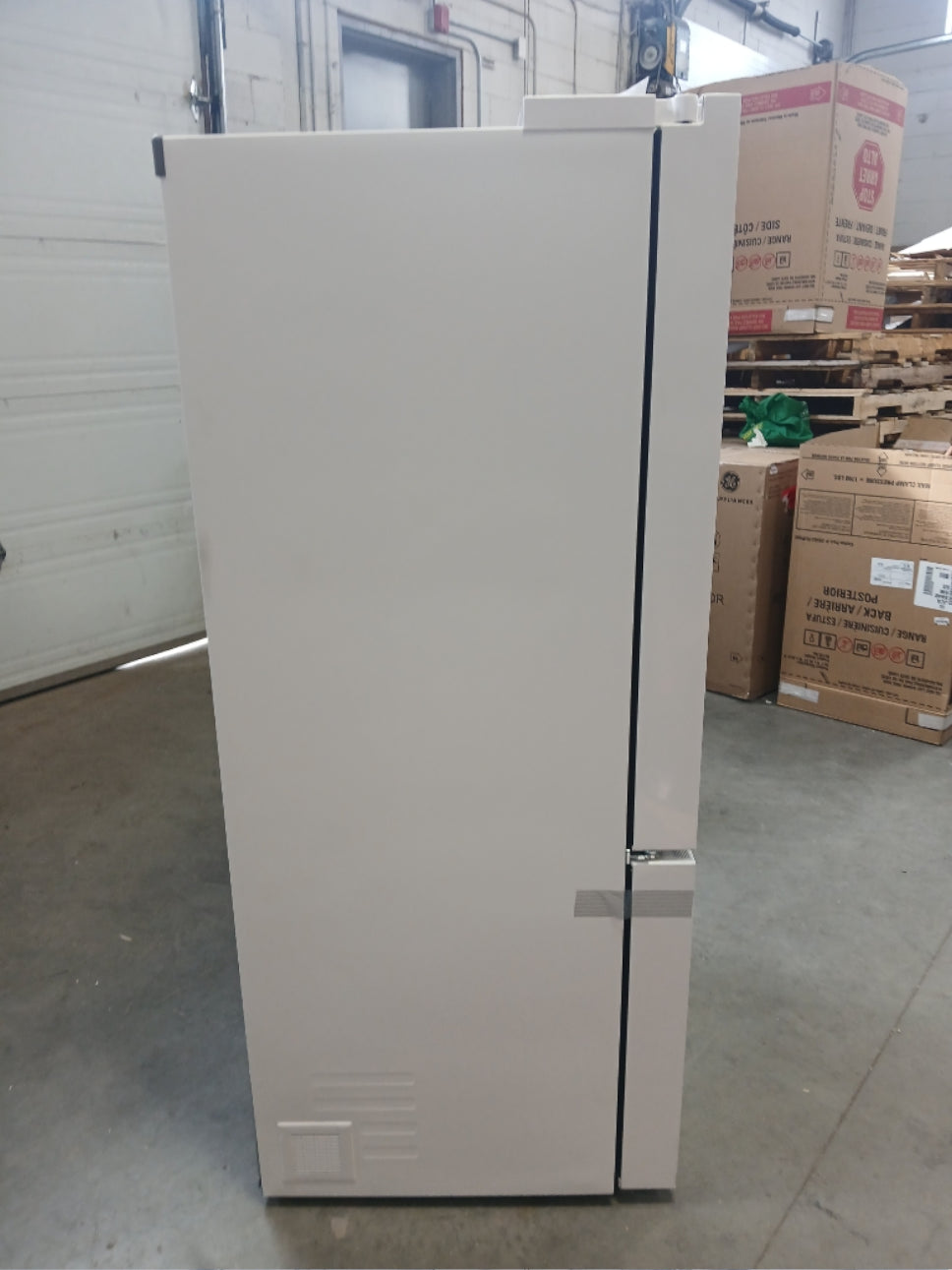 SRFB27W3 - REFRIGERATORS - LG Studio - French 3-Door - White - Open Box - BonPrix Électroménagers