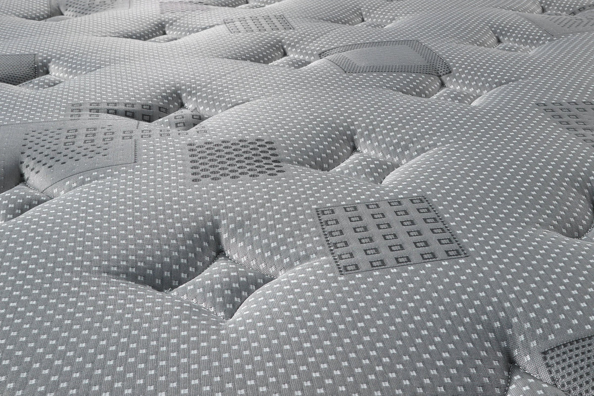 Détail réel du tissu Harmony Charcoal et de la finition du matelas Essentiel