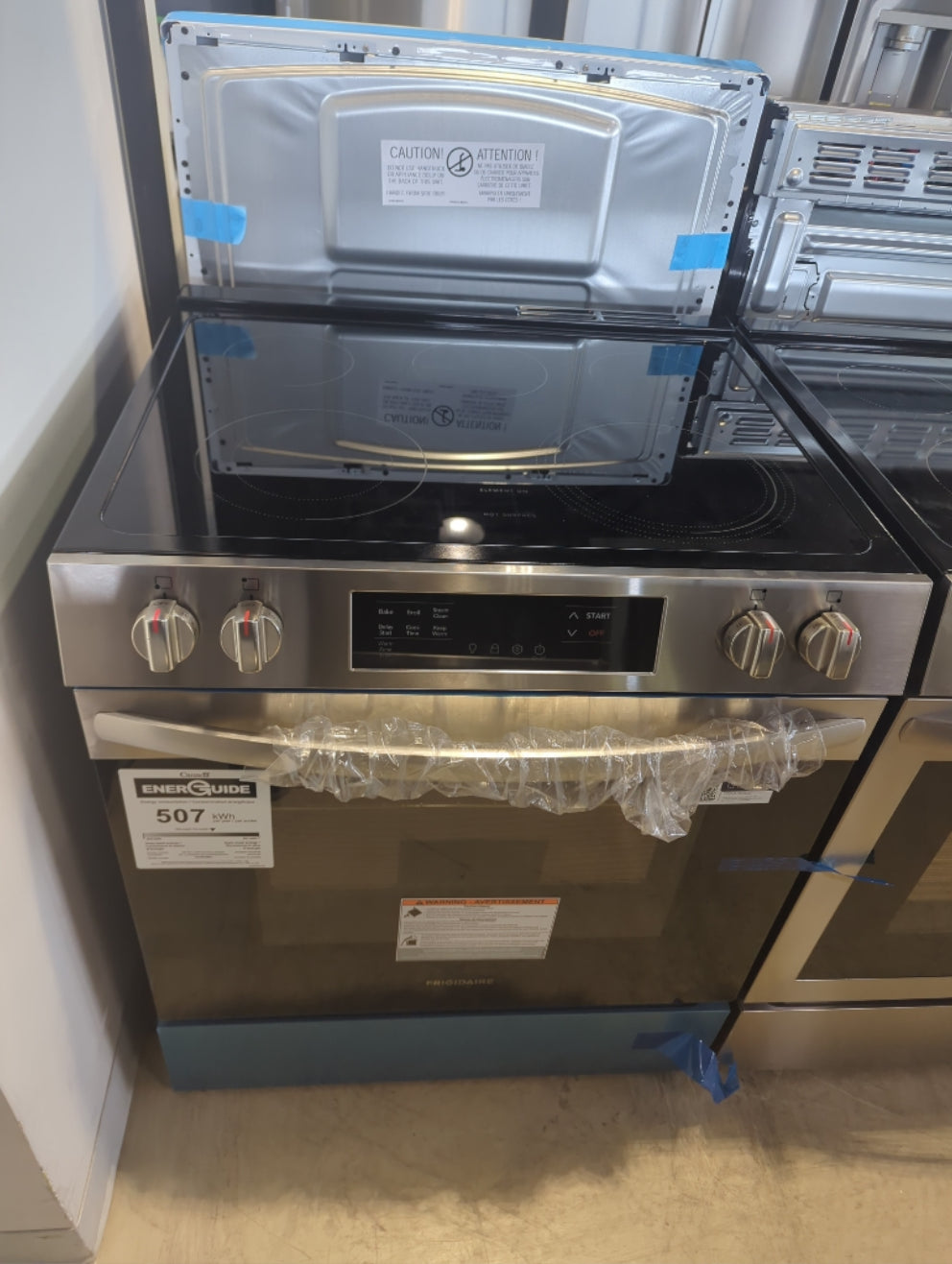 FCFE306CAS - CUISINIÈRES - Frigidaire - Électrique - Acier inoxydable - Boîte Ouverte