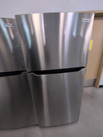 FFTR2045VS - REFRIGERATORS - Frigidaire - Top Freezer - Stainless Steel - Open Box - BonPrix Électroménagers