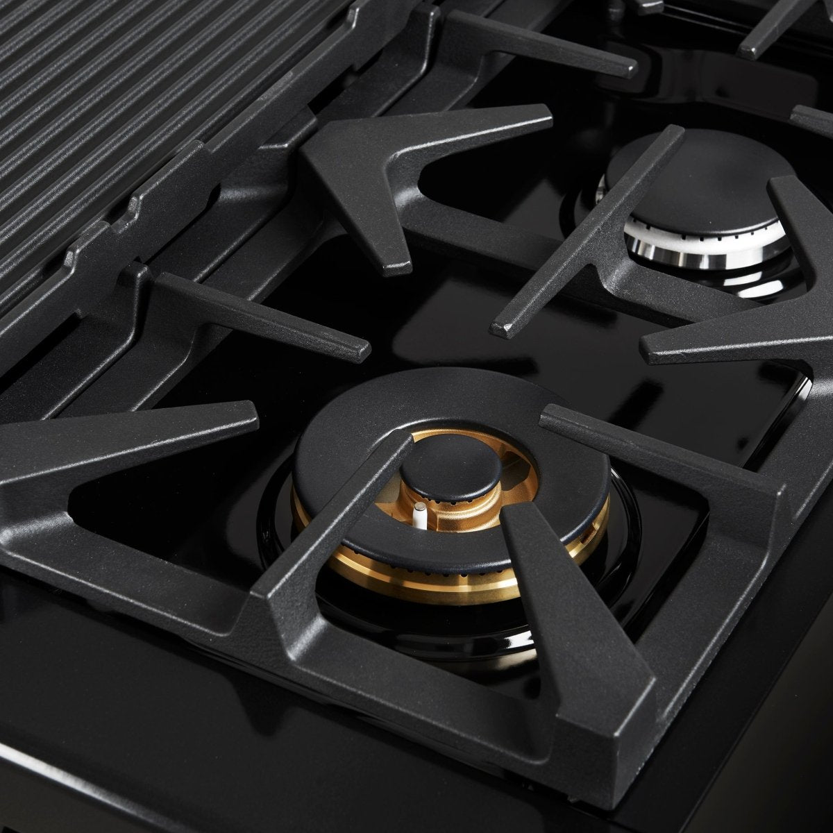 Forno Antico 48-Inch Freestanding Gas Range, Black, Antique Brass Design, 8 Burners, Griddle, Double Ovens, Energy Efficient - BonPrix Électroménagers