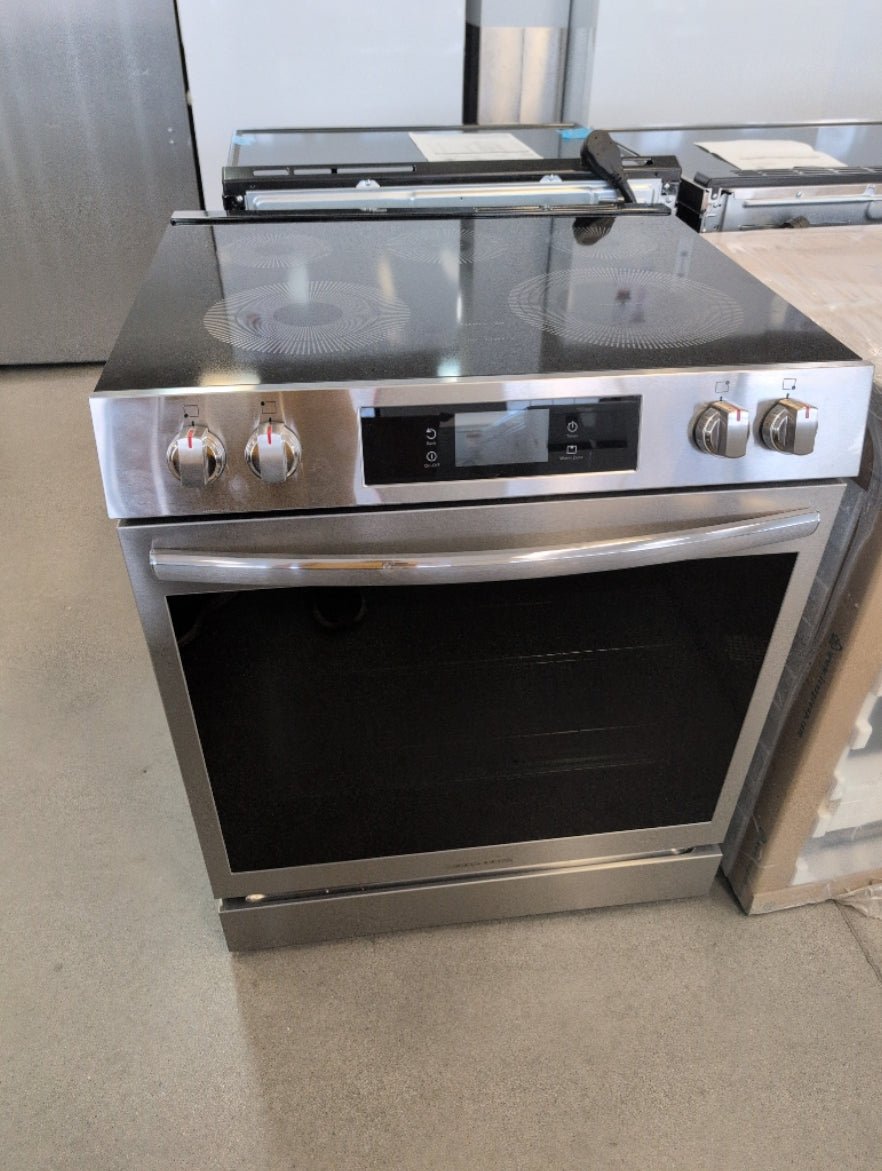 GCFE307CBF - RANGES - Frigidaire - Electric - Stainless Steel - Open Box - BonPrix Électroménagers