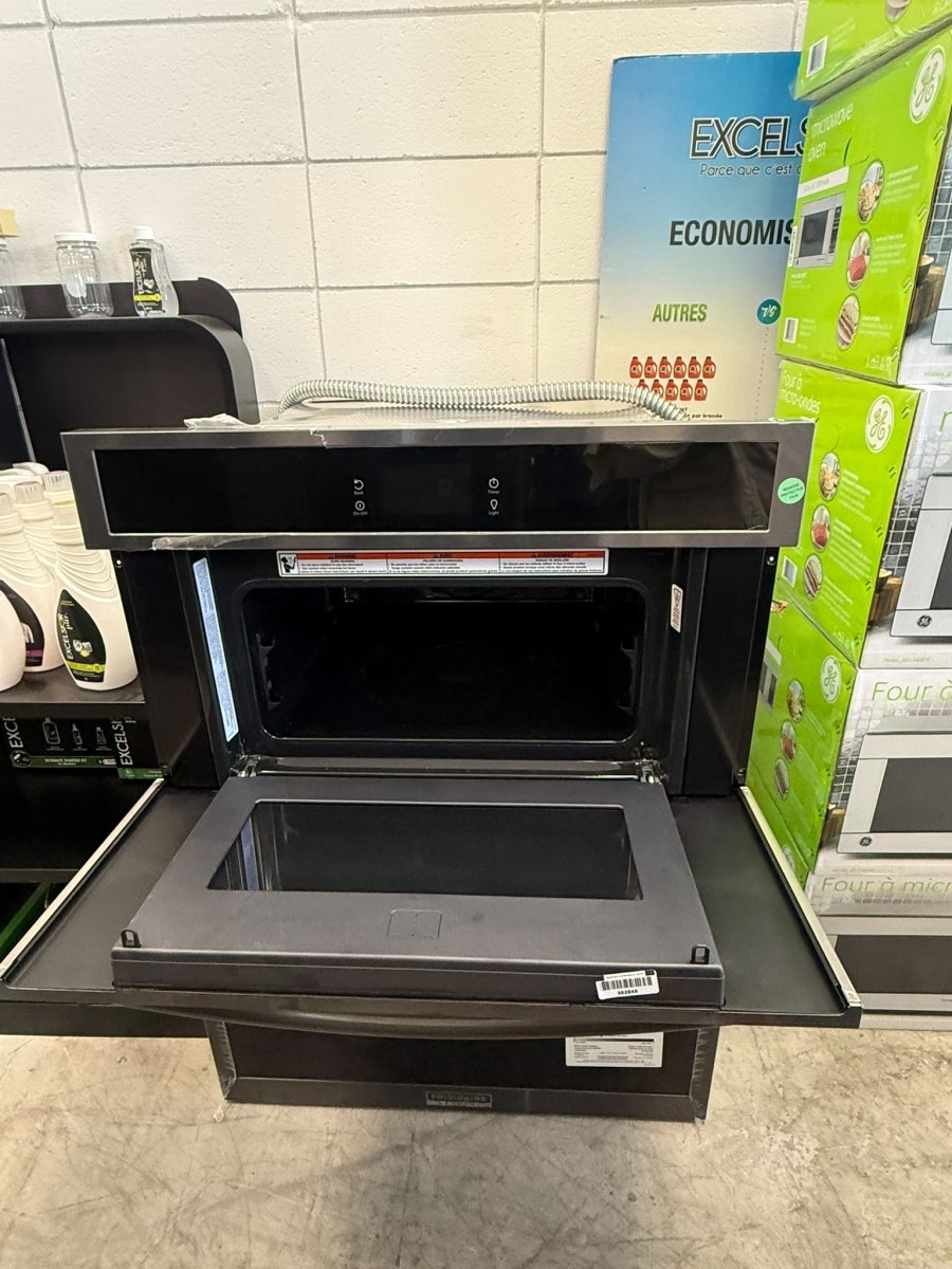 GCWM3067AD - WALL OVENS - Frigidaire Gallery - Combination Oven - Black Stainless - Open Box - BonPrix Électroménagers