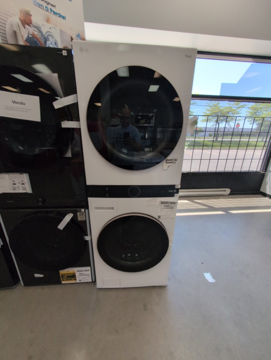 WKE100HWA - LAUNDRY CENTERS - LG - Stacked Washer/Dryer - Electric - White - Open Box - BonPrix Électroménagers